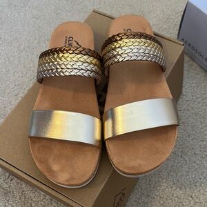 Cliffs by White Mountain  Women's Gold and Silver Tactful Sandals sz 8